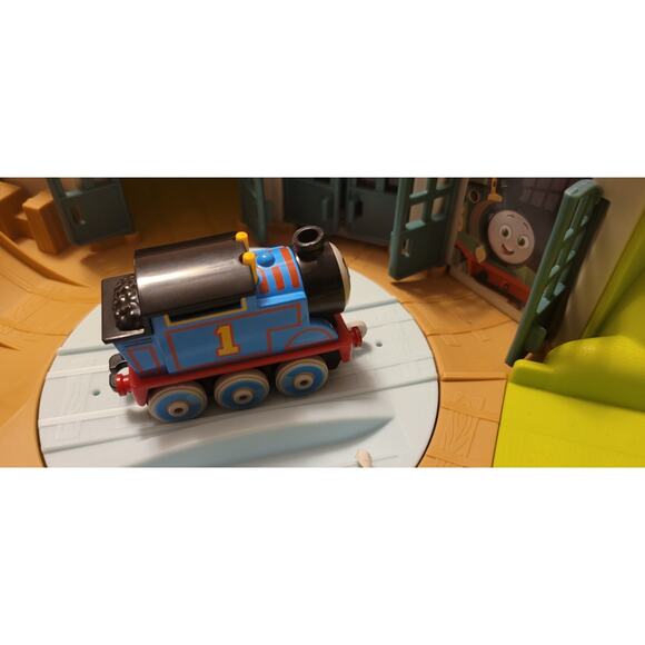 Thomas & Friends Sodor Take Along Playset w Thomas The Train Engine Portable - Picture 11 of 16